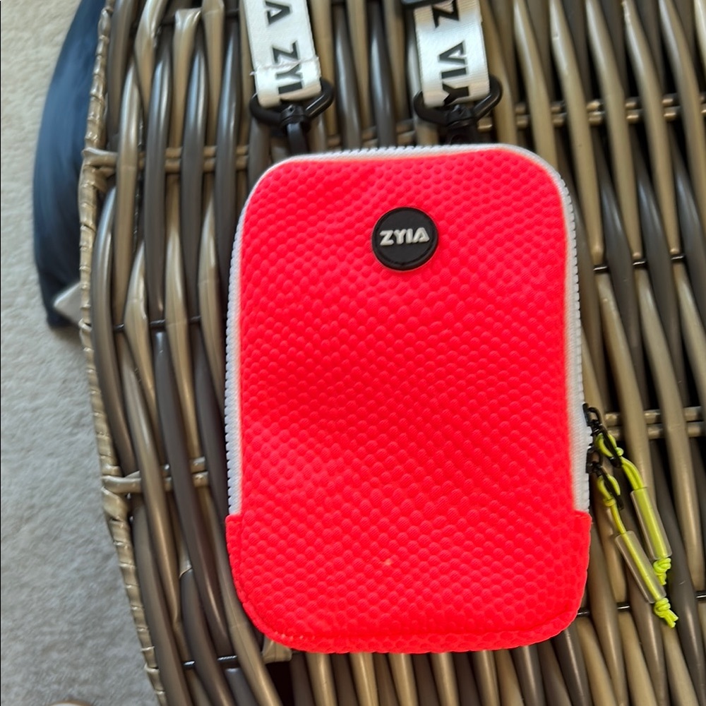 ZYIA Red Crossbody Bag Sleek and Stylish